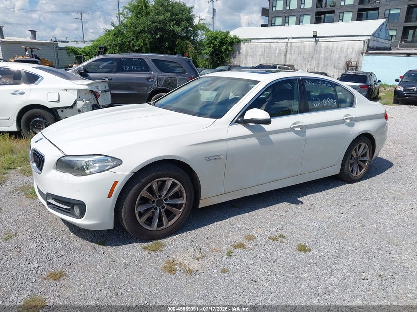 2015 BMW 5er VIN WBA5A7C58FD620838 IAAI salvage auction — NORMAL WEAR, Salvage Title, sold $375 on 2026-07-30 (photo 2)