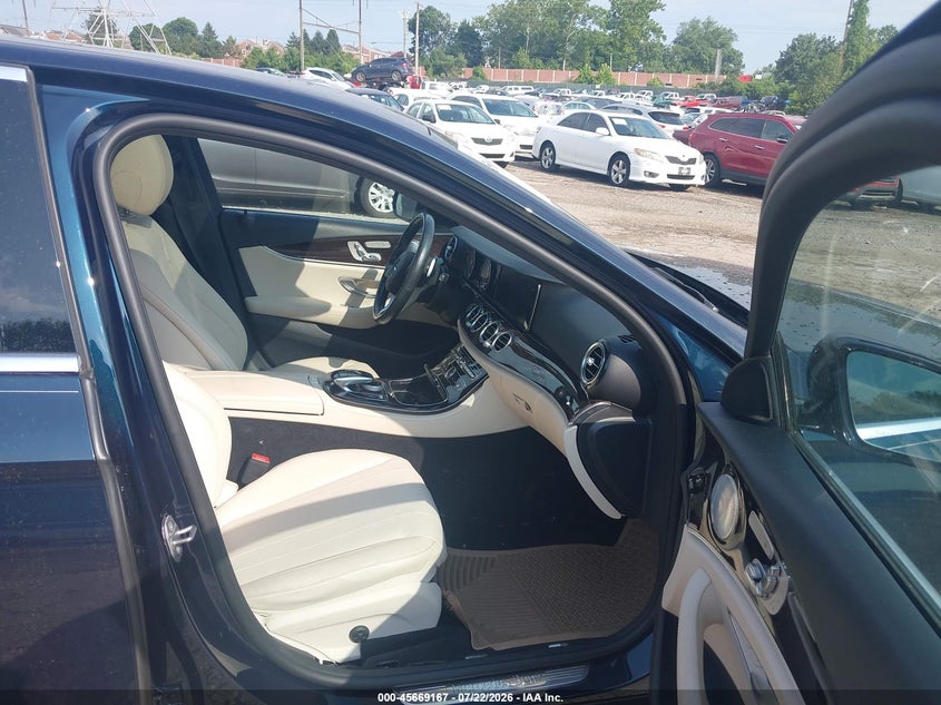 2017 Mercedes-benz E-klasse VIN WDDZF4KB5HA085005 IAAI salvage auction — ALL OVER, Wait Title, sold $7,400 on 2026-08-15 (photo 5)