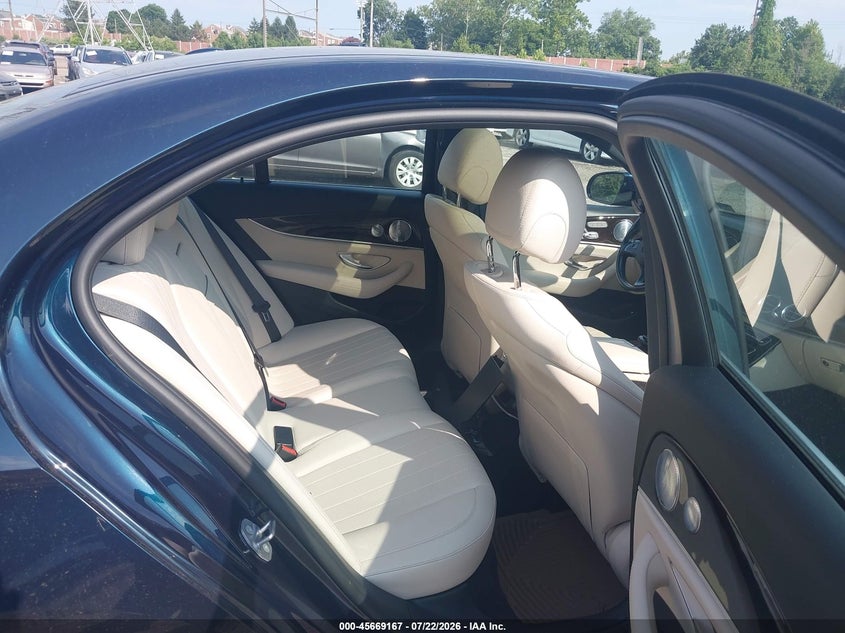 2017 Mercedes-benz E-klasse VIN WDDZF4KB5HA085005 IAAI salvage auction — ALL OVER, Wait Title, sold $7,400 on 2026-08-15 (photo 8)