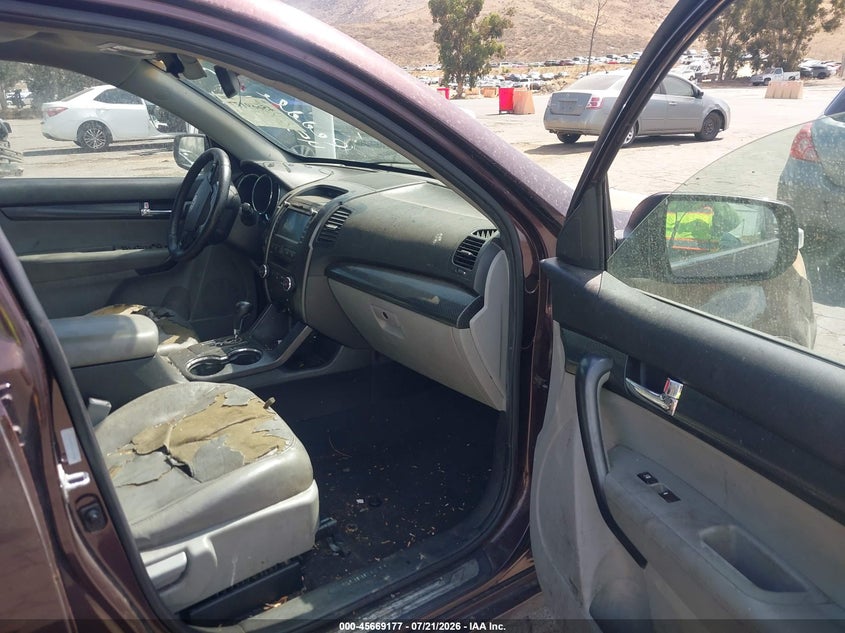 2011 Kia Sorento VIN 5XYKW4A23BG163026 IAAI salvage auction — NORMAL WEAR, App For Dup Clear (California), sold $25 on 2026-07-28 (photo 5)