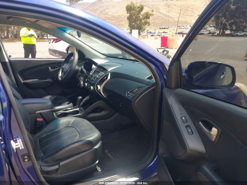 2010 Hyundai Tucson VIN KM8JU3AC1AU012117 IAAI salvage auction — NORMAL WEAR, Clear - Dealer Only (California), sold $525 on 2026-07-28 (photo 5)