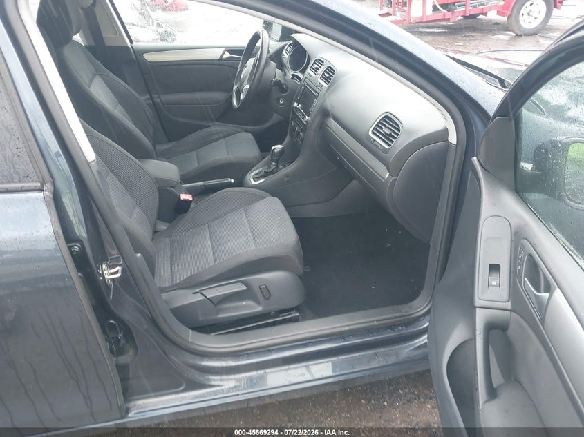 2014 Volkswagen Golf VIN WVWDB7AJ9EW008551 IAAI salvage auction — FRONT END, Clear (Virginia), sold $800 on 2026-08-14 (photo 5)