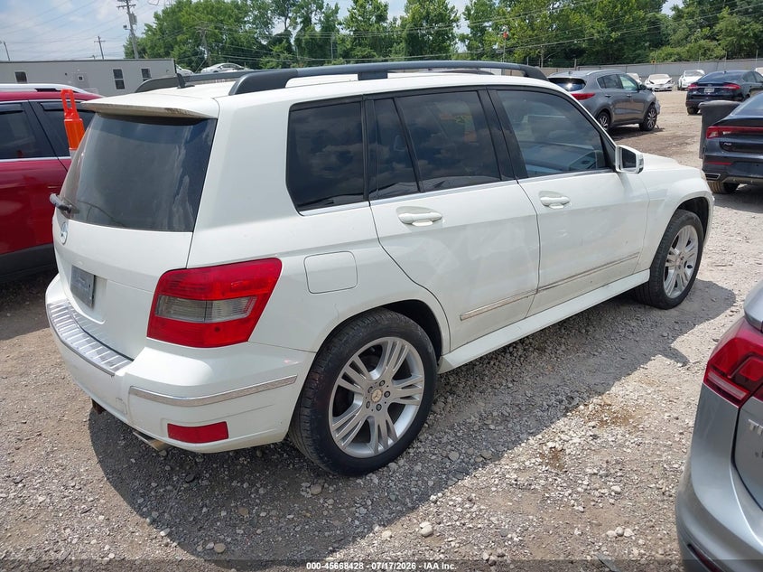 2010 Mercedes-benz Glk-class VIN WDCGG5GBXAF329246 IAAI salvage auction — NORMAL WEAR, Clear (Indiana), sold $1,825 on 2026-08-01 (photo 4)