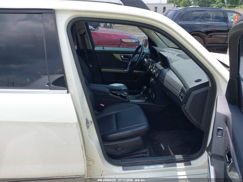 2010 Mercedes-benz Glk-class VIN WDCGG5GBXAF329246 IAAI salvage auction — NORMAL WEAR, Clear (Indiana), sold $1,825 on 2026-08-01 (photo 5)