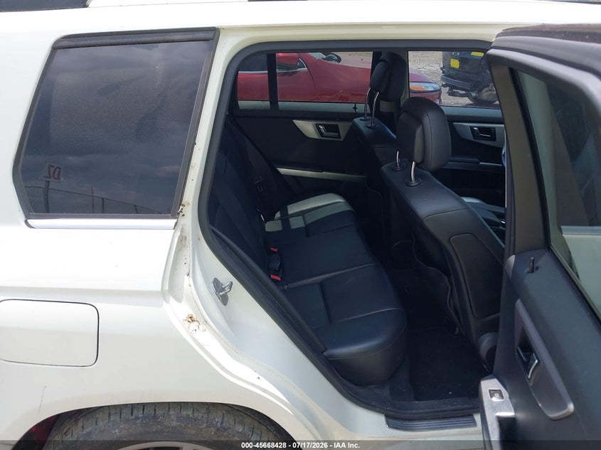 2010 Mercedes-benz Glk-class VIN WDCGG5GBXAF329246 IAAI salvage auction — NORMAL WEAR, Clear (Indiana), sold $1,825 on 2026-08-01 (photo 8)
