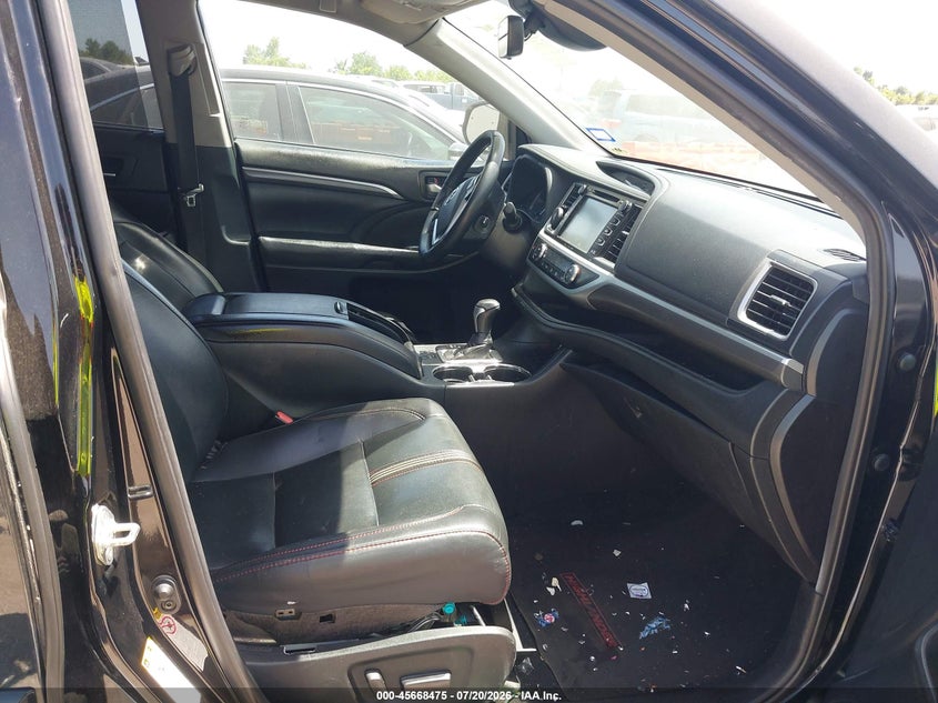 2019 Toyota Highlander VIN 5TDKZRFH4KS333172 IAAI salvage auction — NORMAL WEAR, Original (Texas), sold $1,050 on 2026-07-29 (photo 5)