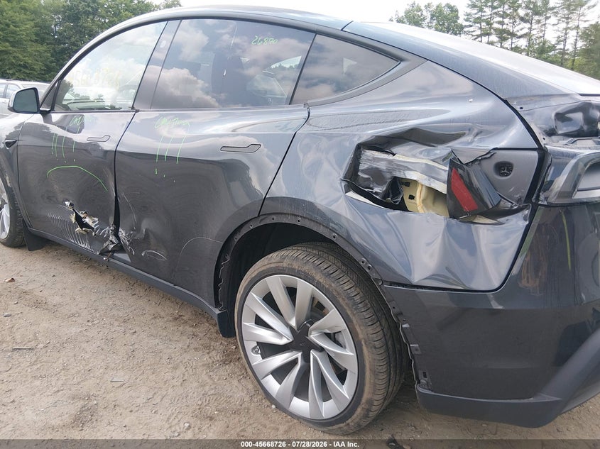 2026 Tesla Model y VIN 7SAYGDEEXTF388938 IAAI salvage auction — SIDE, Salvage (Idaho), sold $23,100 on 2026-10-10 (photo 6)