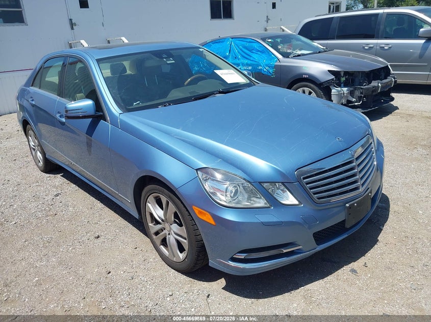 2011 Mercedes-benz E-klasse VIN WDDHF8HB1BA307895 IAAI salvage auction — SIDE, Certificate Of Title (Nebraska), sold $2,900 on 2026-08-20 (photo 1)