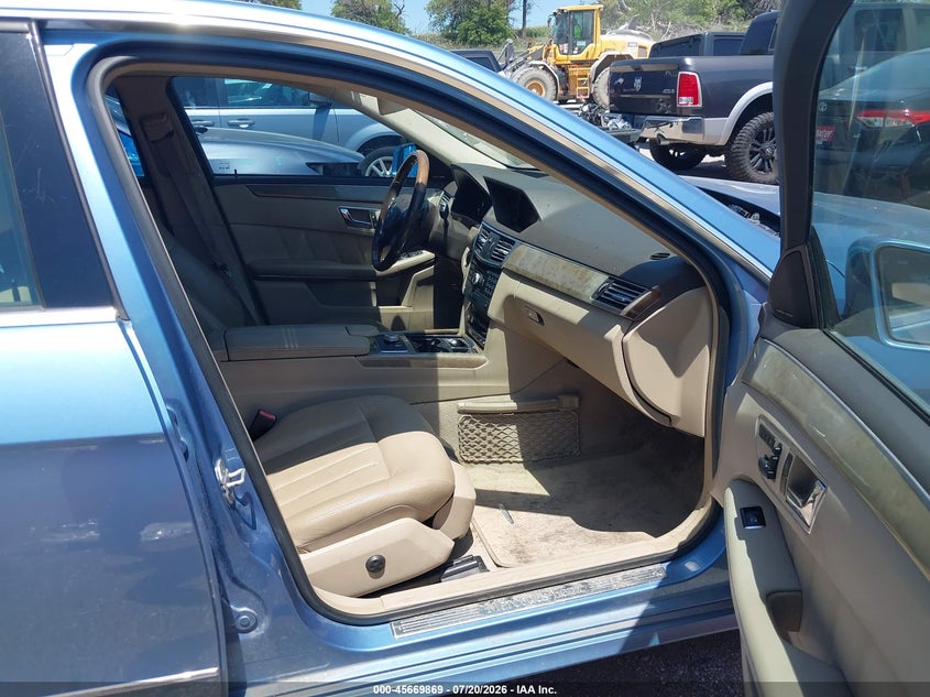 2011 Mercedes-benz E-klasse VIN WDDHF8HB1BA307895 IAAI salvage auction — SIDE, Certificate Of Title (Nebraska), sold $2,900 on 2026-08-20 (photo 5)