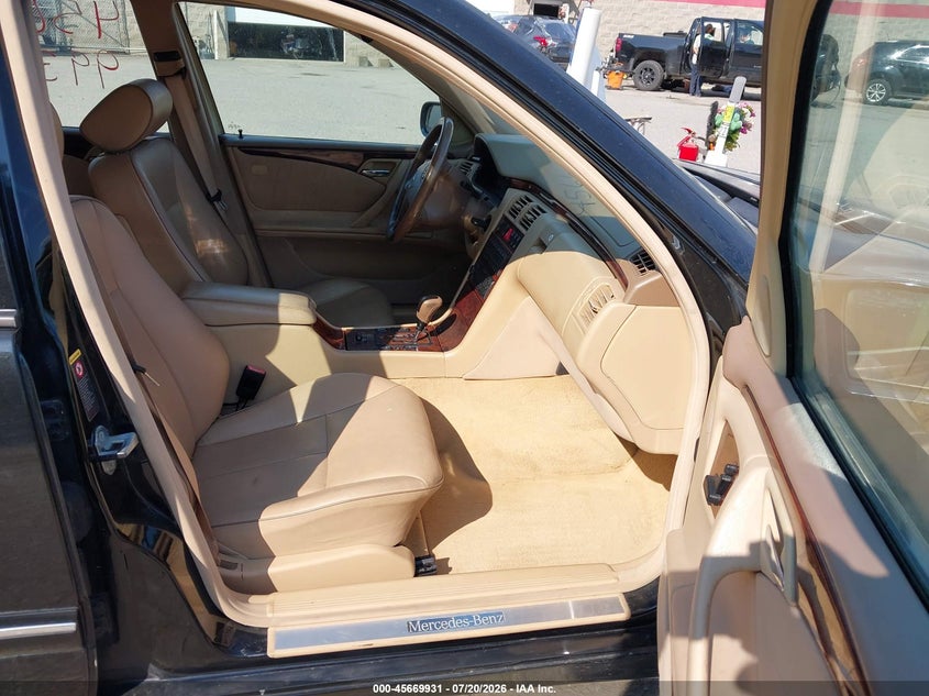 2002 Mercedes-benz E-class VIN WDBJH82J42X063631 IAAI salvage auction — NORMAL WEAR, Original (Maine), sold $25 on 2026-07-27 (photo 5)