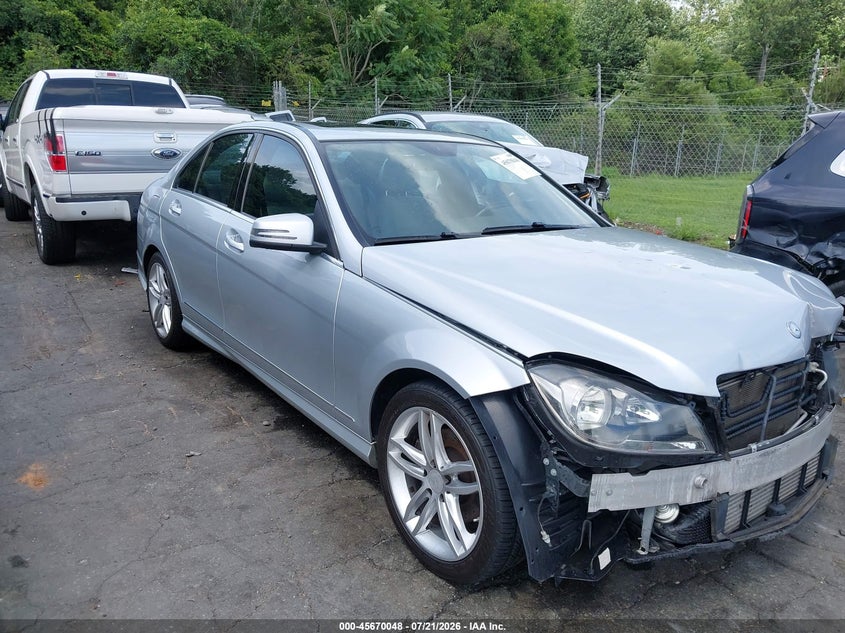 2013 Mercedes-benz C-klasse VIN WDDGF4HB6DR298961 IAAI salvage auction — FRONT END, Salvage Title, sold $2,000 on 2026-08-06 (photo 1)