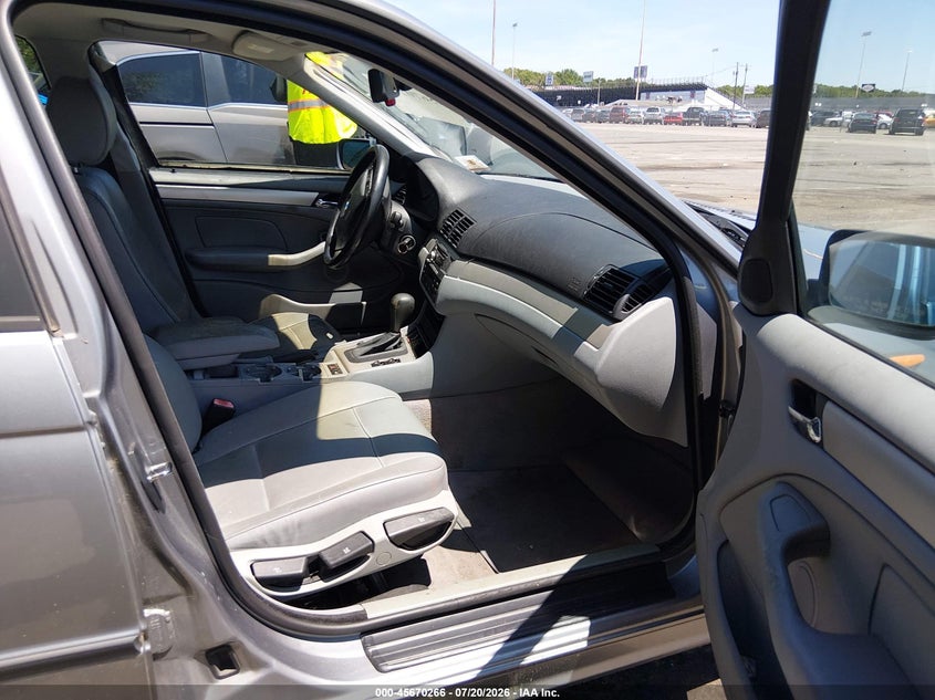 2004 BMW 3 series VIN WBAEU33484PR13982 IAAI salvage auction — NORMAL WEAR, Clear (New Jersey), sold $50 on 2026-07-27 (photo 5)