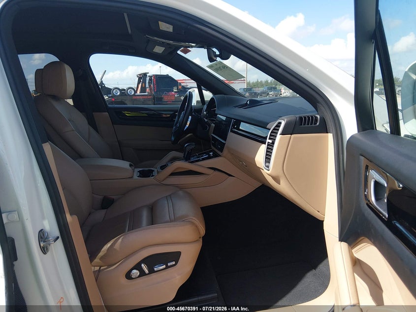 2019 Porsche Cayenne VIN WP1AA2AY2KDA05213 IAAI salvage auction — RIGHT SIDE, Wait Title, sold $19,250 on 2026-09-03 (photo 5)