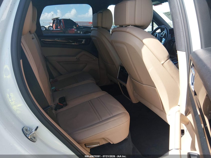2019 Porsche Cayenne VIN WP1AA2AY2KDA05213 IAAI salvage auction — RIGHT SIDE, Wait Title, sold $19,250 on 2026-09-03 (photo 8)
