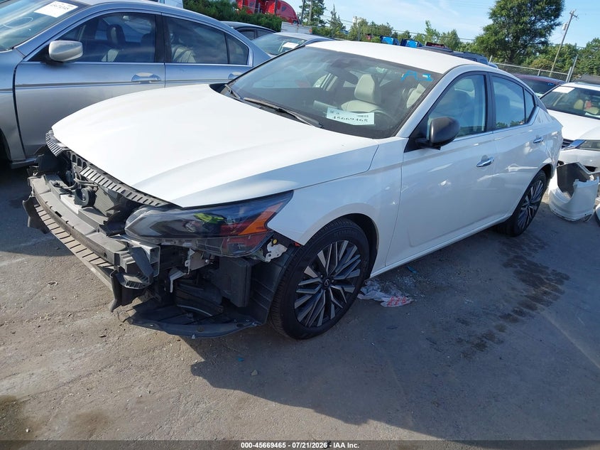 2025 Nissan Altima VIN 1N4BL4DV3SN304724 IAAI salvage auction — FRONT & REAR, Salvage Title, sold $8,100 on 2026-09-02 (photo 2)