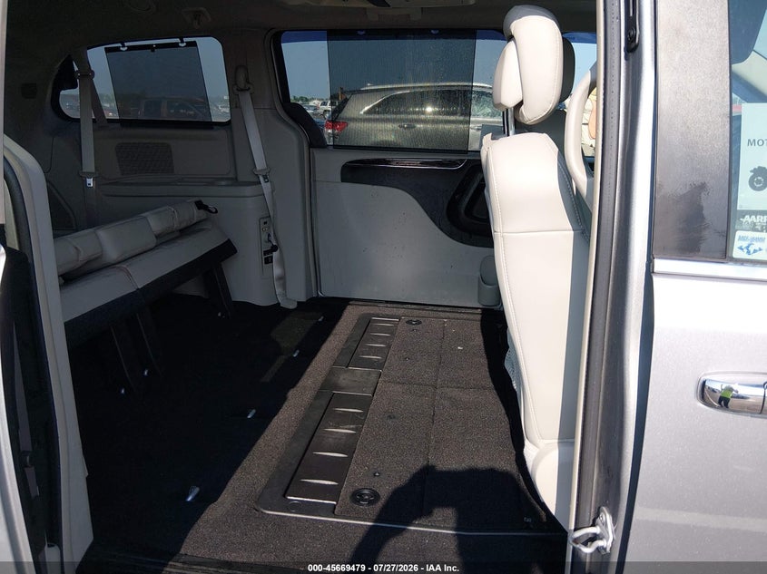 2015 Chrysler Town & country VIN 2C4RC1GG0FR529146 IAAI salvage auction — RIGHT FRONT, Salvage (Missouri), sold $625 on 2026-08-21 (photo 8)