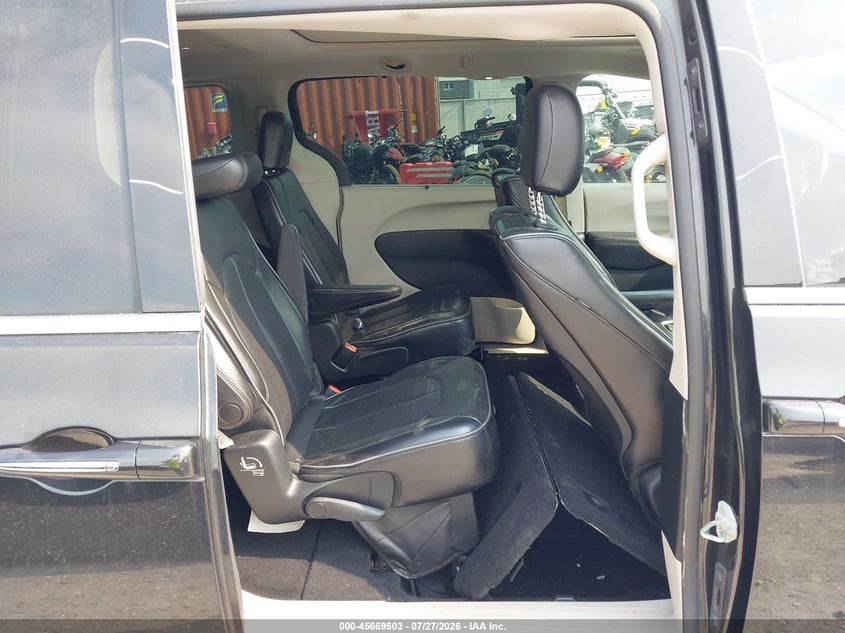 2018 Chrysler Pacifica VIN 2C4RC1GG1JR172536 IAAI salvage auction — FRONT END, Salvage (Illinois), sold $5,300 on 2026-08-27 (photo 8)