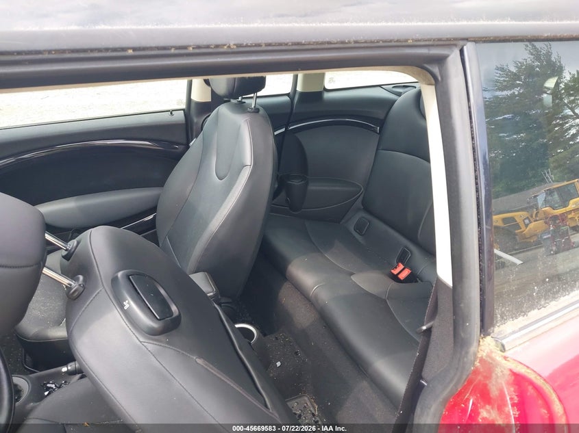 2011 Mini Cooper clubman VIN WMWZF3C56BTX81975 IAAI salvage auction — HAIL, Salvage (Ohio), sold $500 on 2026-08-03 (photo 8)