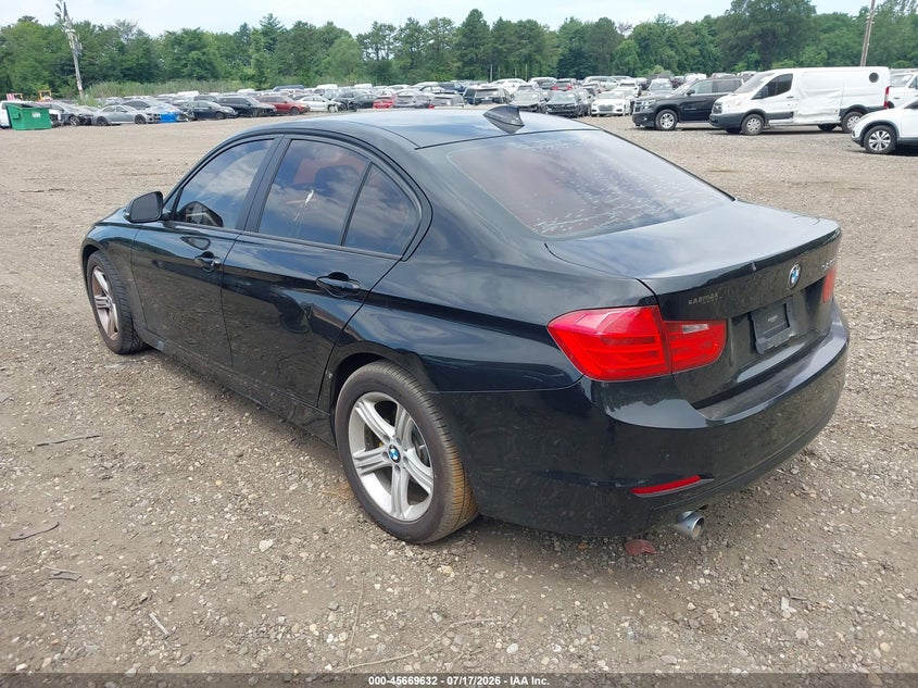 2015 BMW 3er VIN WBA3B1C5XF5A05836 IAAI salvage auction — NORMAL WEAR, Clear (New York), sold $575 on 2026-08-18 (photo 3)