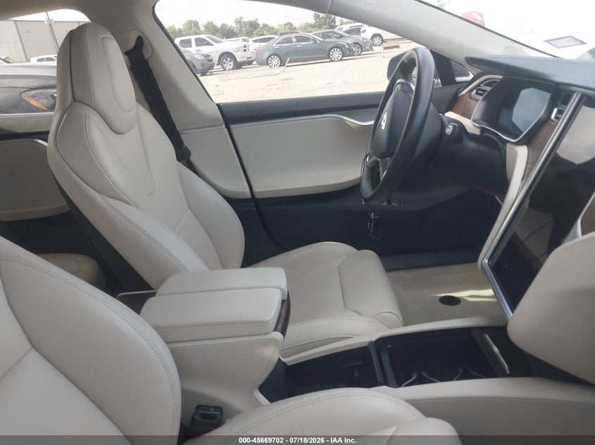 2018 Tesla Model s VIN 5YJSA1E29JF245288 IAAI salvage auction — NORMAL WEAR, Original (Texas), sold $2,150 on 2026-07-29 (photo 5)