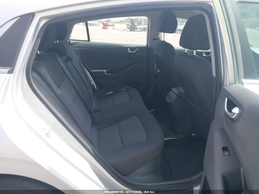2019 Hyundai Ioniq hybrid VIN KMHC75LC2KU106937 IAAI salvage auction — NORMAL WEAR, Sf97 (Texas), sold $10,250 on 2026-09-01 (photo 8)