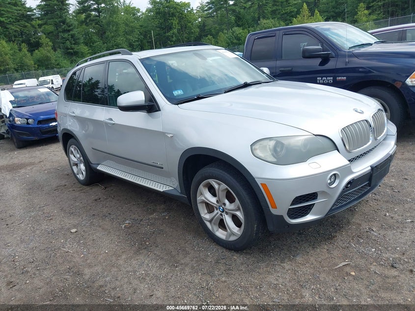 2011 BMW X5 VIN 5UXZV8C58BLL67940 IAAI salvage auction — NORMAL WEAR, Clear (Massachusetts), sold $1,100 on 2026-07-31 (photo 1)