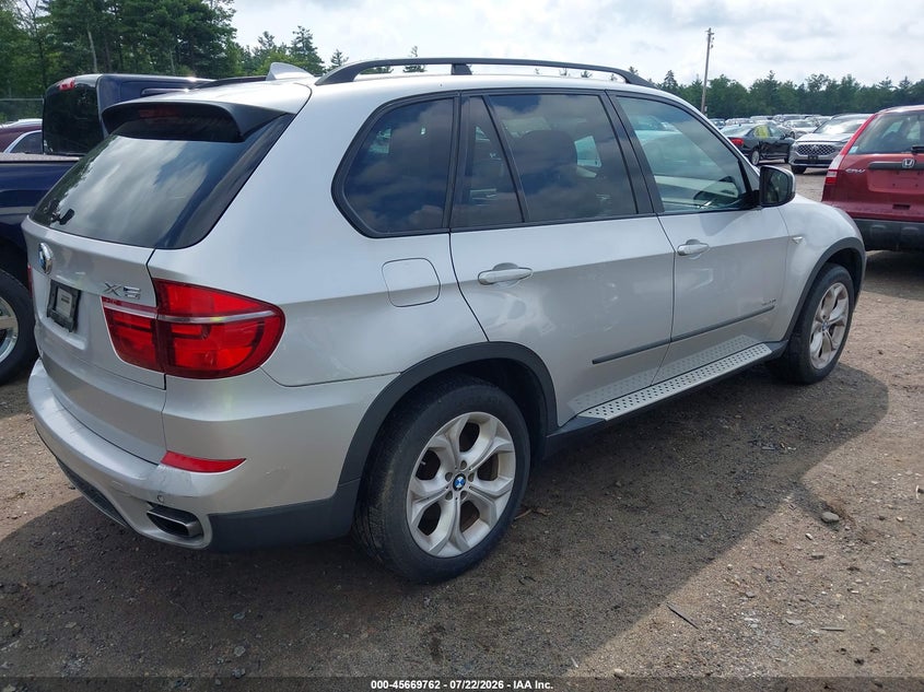 2011 BMW X5 VIN 5UXZV8C58BLL67940 IAAI salvage auction — NORMAL WEAR, Clear (Massachusetts), sold $1,100 on 2026-07-31 (photo 4)