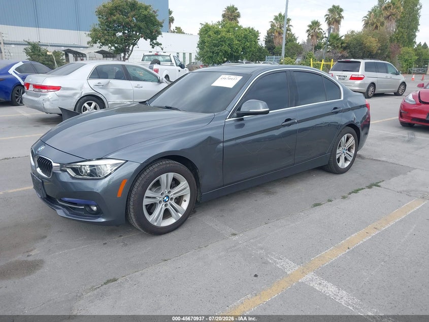 2018 BMW 3er VIN WBA8B9G50JNU98401 IAAI salvage auction — ROOF, Wait Title, sold $4,800 on 2026-08-24 (photo 2)