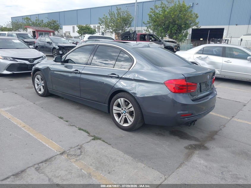 2018 BMW 3er VIN WBA8B9G50JNU98401 IAAI salvage auction — ROOF, Wait Title, sold $4,800 on 2026-08-24 (photo 3)