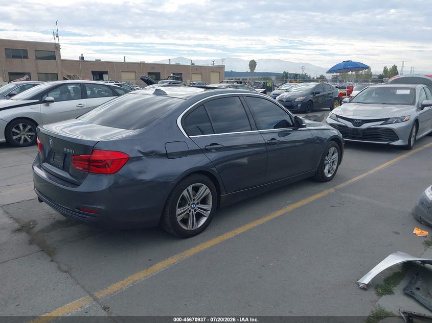 2018 BMW 3er VIN WBA8B9G50JNU98401 IAAI salvage auction — ROOF, Wait Title, sold $4,800 on 2026-08-24 (photo 4)