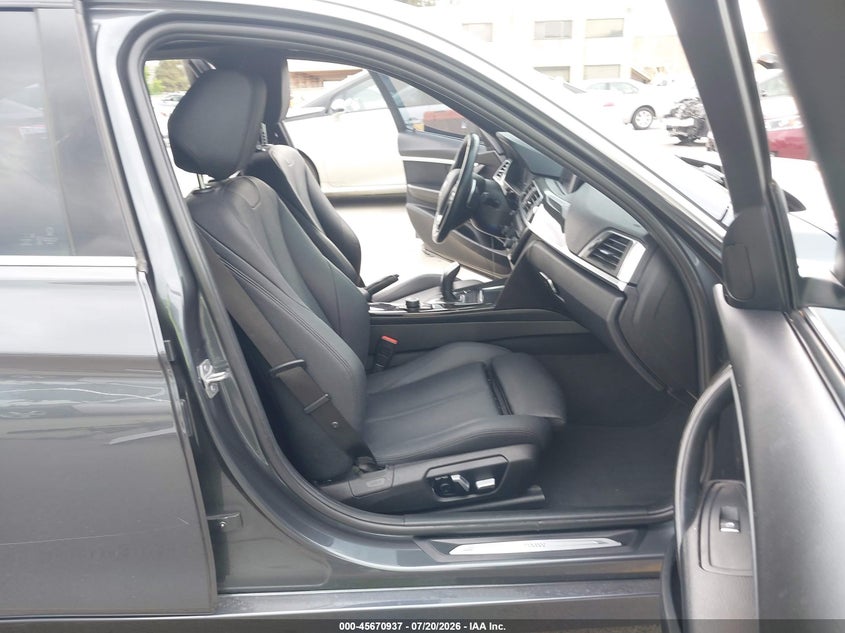 2018 BMW 3er VIN WBA8B9G50JNU98401 IAAI salvage auction — ROOF, Wait Title, sold $4,800 on 2026-08-24 (photo 5)