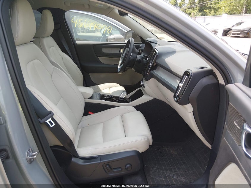 2024 Volvo Xc40 VIN YV4L12UM0R2280164 IAAI salvage auction — UNKNOWN, Salvage Title, sold $12,300 on 2026-08-19 (photo 5)