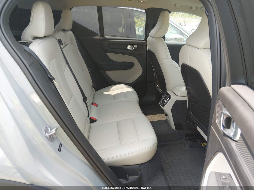 2024 Volvo Xc40 VIN YV4L12UM0R2280164 IAAI salvage auction — UNKNOWN, Salvage Title, sold $12,300 on 2026-08-19 (photo 8)