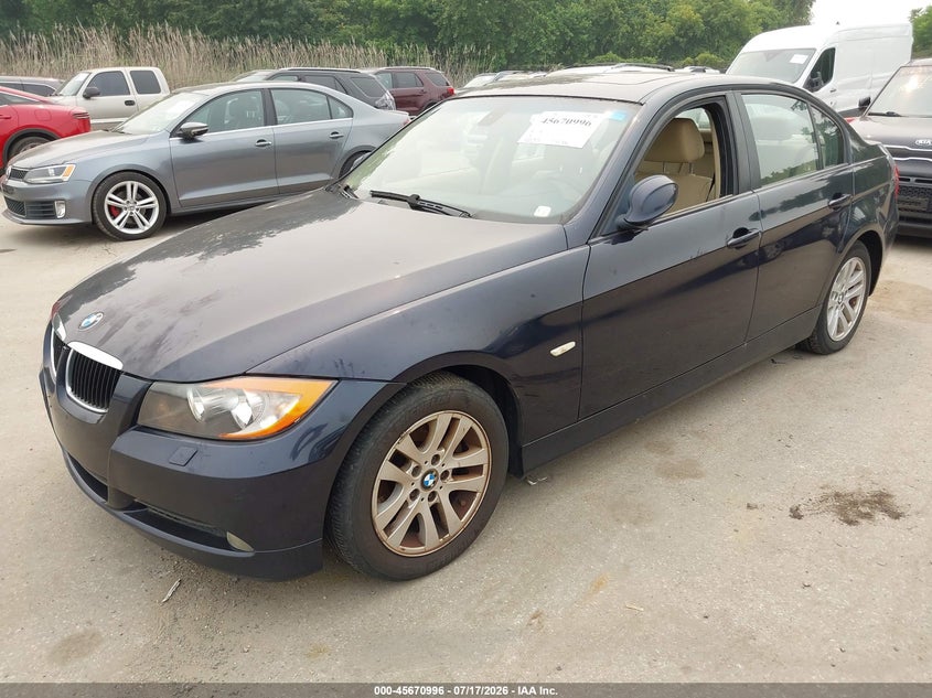 2007 BMW 3 series VIN WBAVC93577K032142 IAAI salvage auction — NORMAL WEAR, Clear (Maryland), sold $275 on 2026-07-30 (photo 2)