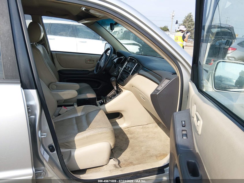 2002 Toyota Highlander VIN JTEHF21A520045423 IAAI salvage auction — NORMAL WEAR, Peddle Clear Public-Restricted (Oregon), sold $300 on 2026-07-27 (photo 5)