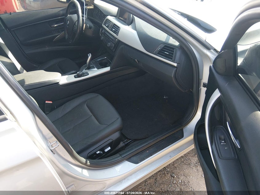 2016 BMW 3er VIN WBA8A9C57GK617533 IAAI salvage auction — WATER/FLOOD, Salvage Title, sold $125 on 2026-10-03 (photo 5)