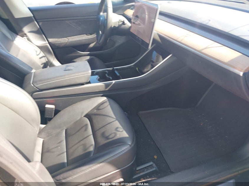 2020 Tesla Model 3 VIN 5YJ3E1EAXLF736732 IAAI salvage auction — SIDE, Salvage Title, sold $6,800 on 2026-07-31 (photo 5)