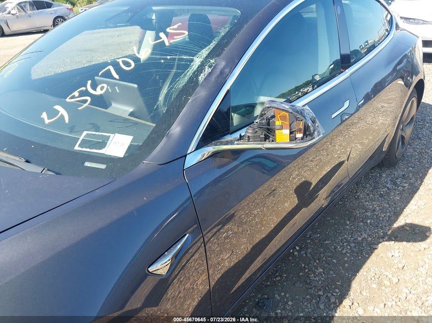2020 Tesla Model 3 VIN 5YJ3E1EAXLF736732 IAAI salvage auction — SIDE, Salvage Title, sold $6,800 on 2026-07-31 (photo 6)
