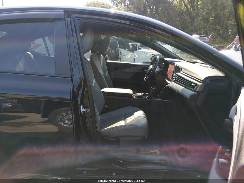 2025 Toyota Camry VIN 4T1DAACK0SU202572 IAAI salvage auction — SIDE, Salvage Title, sold $14,100 on 2026-08-06 (photo 5)