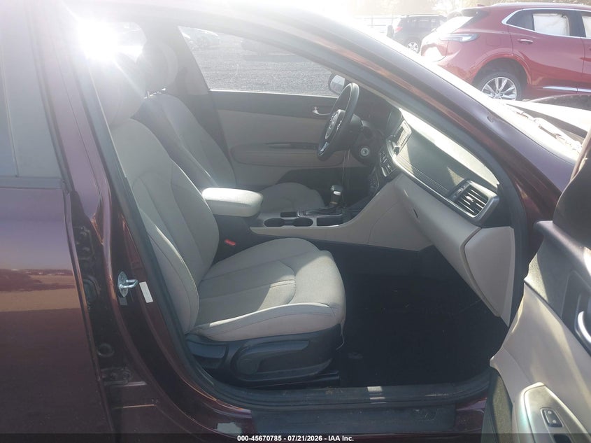 2017 Kia Optima VIN 5XXGT4L33HG123417 IAAI salvage auction — FRONT END, Salvage Title, sold $800 on 2026-09-02 (photo 5)