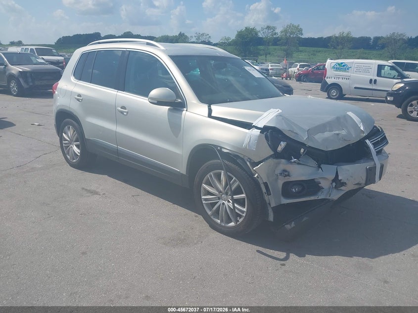 2013 Volkswagen Tiguan VIN WVGBV3AX9DW566728 IAAI salvage auction — FRONT END, Regular Certificate (Iowa), sold $525 on 2026-08-18 (photo 1)