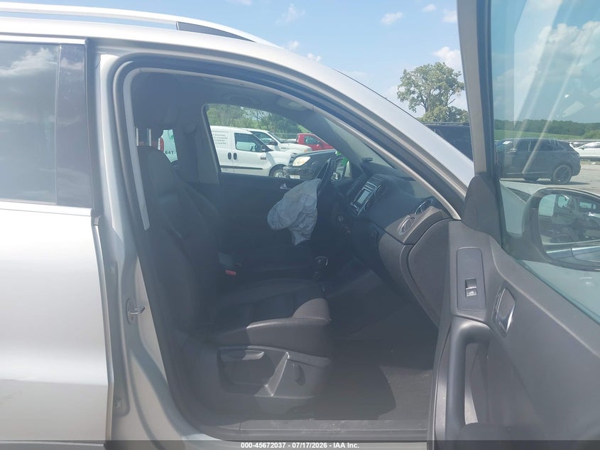 2013 Volkswagen Tiguan VIN WVGBV3AX9DW566728 IAAI salvage auction — FRONT END, Regular Certificate (Iowa), sold $525 on 2026-08-18 (photo 5)
