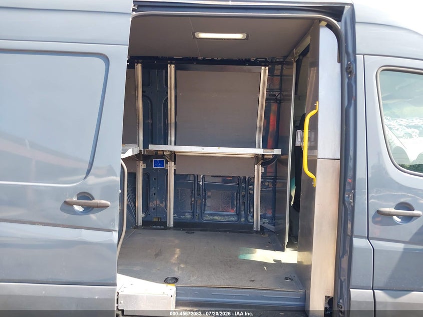 2018 Mercedes-benz Sprinter VIN WD3PE7CDXJP647080 IAAI salvage auction — FRONT END, Wait Title, sold $2,600 on 2026-07-31 (photo 8)