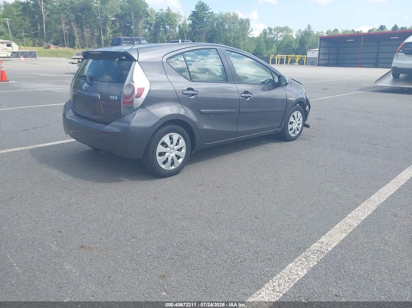 2013 Toyota Prius c VIN JTDKDTB30D1040424 IAAI salvage auction — NORMAL WEAR, Clear (New York), sold $25 on 2026-07-30 (photo 4)