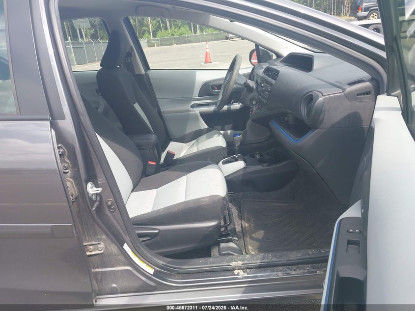 2013 Toyota Prius c VIN JTDKDTB30D1040424 IAAI salvage auction — NORMAL WEAR, Clear (New York), sold $25 on 2026-07-30 (photo 5)