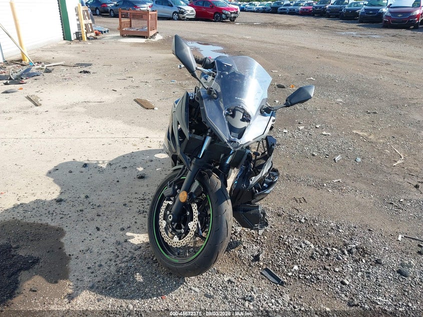 2025 Kawasaki Ninja VIN ML5EXER11SDAF6432 IAAI salvage auction — ROLLOVER, Salvage Title, sold $875 on 2026-09-03 (photo 5)