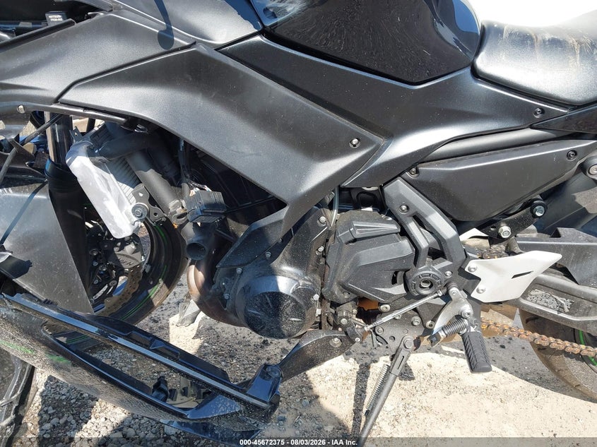 2025 Kawasaki Ninja VIN ML5EXER11SDAF6432 IAAI salvage auction — ROLLOVER, Salvage Title, sold $875 on 2026-09-03 (photo 9)