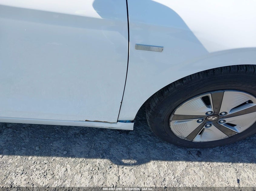2018 Hyundai Ioniq hybrid VIN KMHC65LC4JU075613 IAAI salvage auction — NORMAL WEAR, Sf97 (New York), sold $7,075 on 2026-08-20 (photo 6)