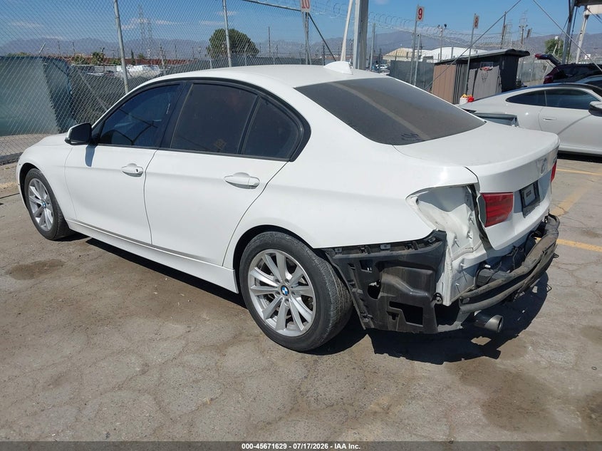2016 BMW 3er VIN WBA8A9C51GK618824 IAAI salvage auction — REAR END, Salvage Title, sold $1,775 on 2026-08-12 (photo 3)