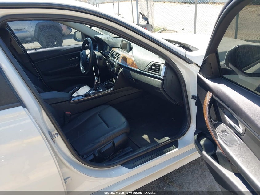 2016 BMW 3er VIN WBA8A9C51GK618824 IAAI salvage auction — REAR END, Salvage Title, sold $1,775 on 2026-08-12 (photo 5)